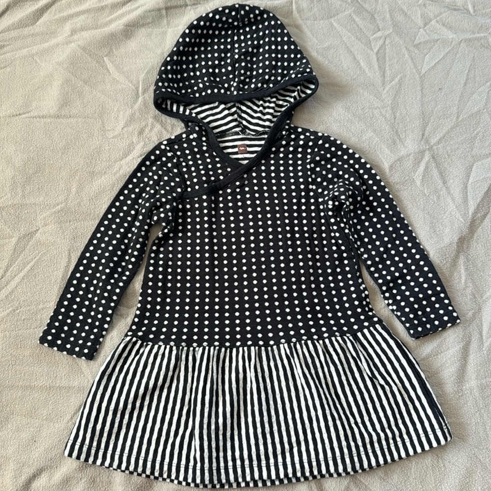 Black & white Tea collection hooded dress